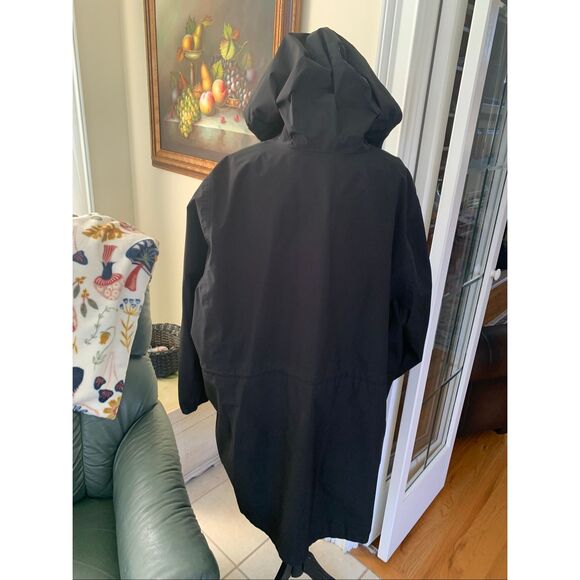 Lands’ End Waterproof Hooded Rain Jacket - Picture 9 of 12